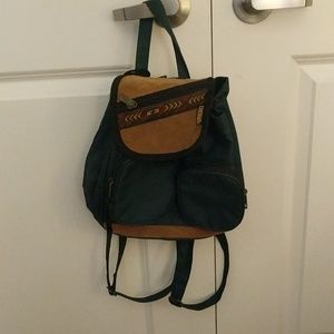 🌺 2/$15 or 4/$25 Vintage mini backpack